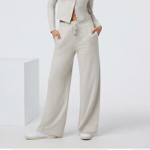 Vuori Halo Essential Wideleg DreamKnit™ Pants in Ecru Heather LIKE NEW small